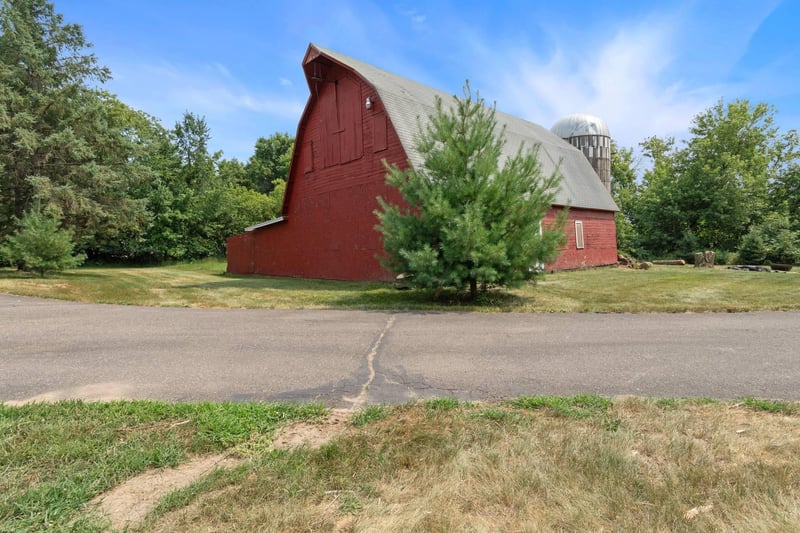 30857 Palm St NW, Cambridge, MN 55008