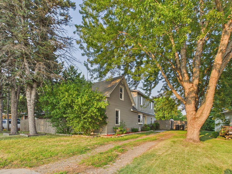 509 9th St SW, Little Falls, MN 56345