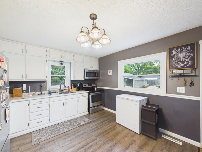 509 9th St SW, Little Falls, MN 56345
