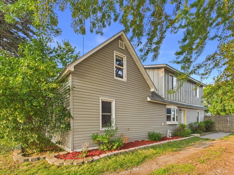 509 9th St SW, Little Falls, MN 56345