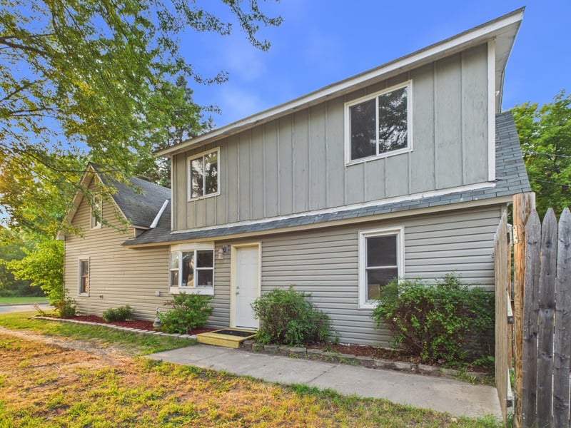 509 9th St SW, Little Falls, MN 56345