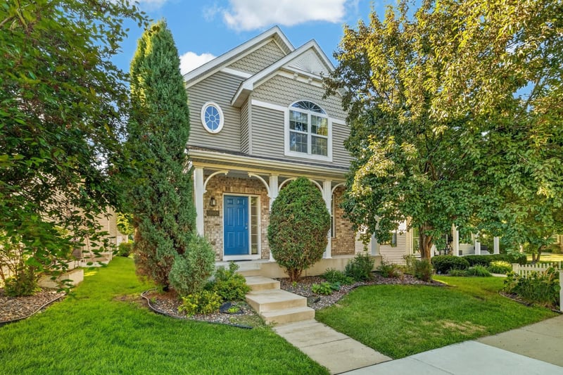 10008 Iris Ln, Eden Prairie, MN 55347