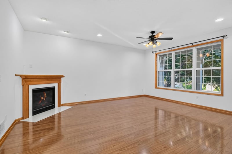 10008 Iris Ln, Eden Prairie, MN 55347