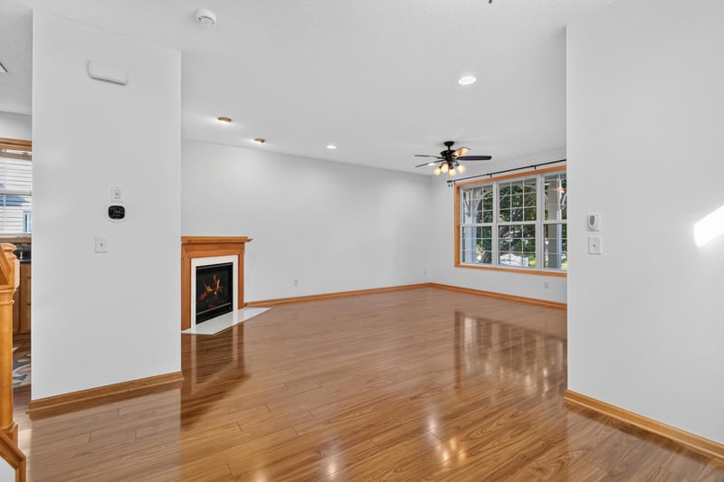 10008 Iris Ln, Eden Prairie, MN 55347