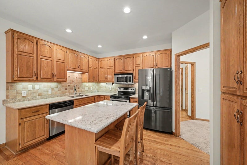 12999 Garvin Brook Ln, Apple Valley, MN 55124