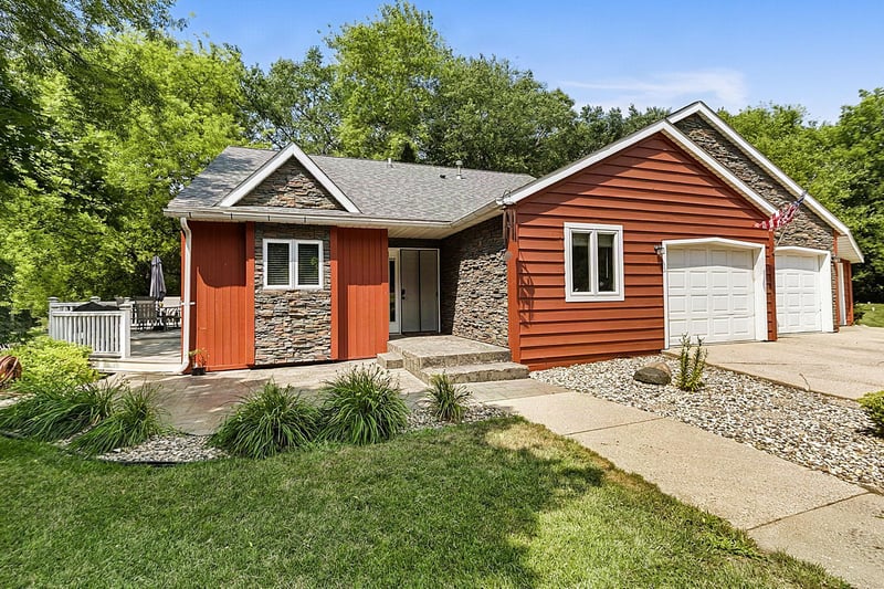 17256 Northwood Dr, Paynesville, MN 56362