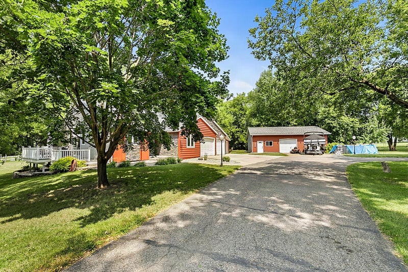 17256 Northwood Dr, Paynesville, MN 56362
