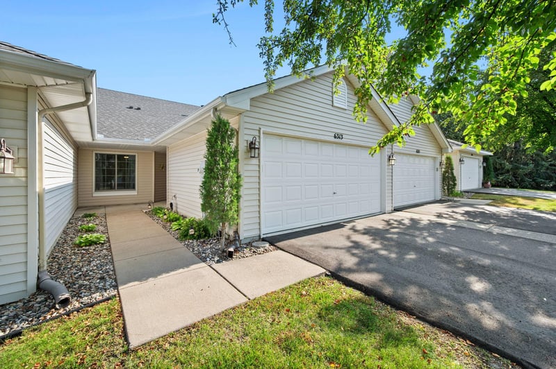 6313 Brook Ln, Savage, MN 55378