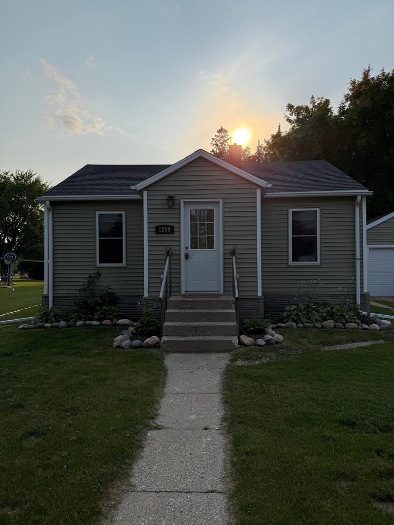 1209 Arnold Ave N, Thief River Falls, MN 56701