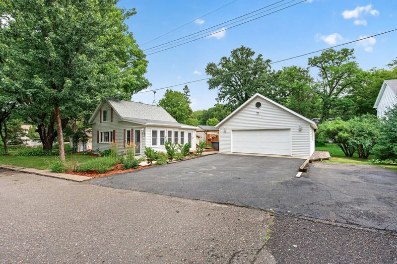220 S Roosevelt St, Saint Croix Falls, WI 54024