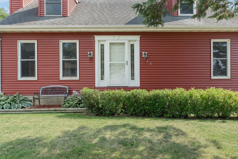 342 7th St SW, Eyota, MN 55934