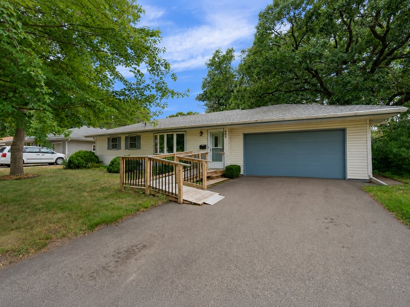 6030 5th St NE, Fridley, MN 55432