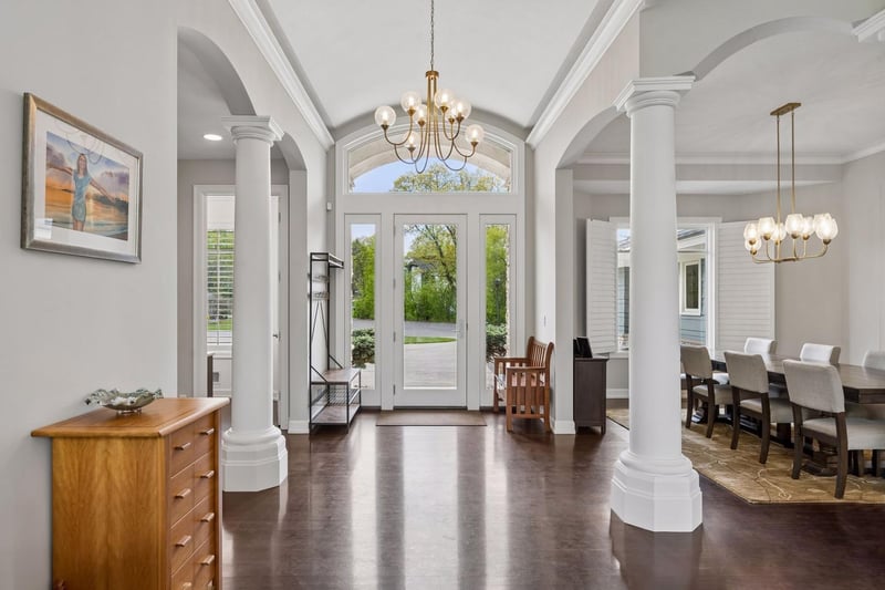 2063 Austrian Pine Ln, Minnetonka, MN 55305