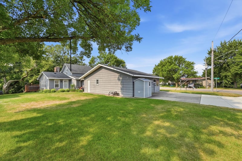 505 Ash St SE, New London, MN 56273