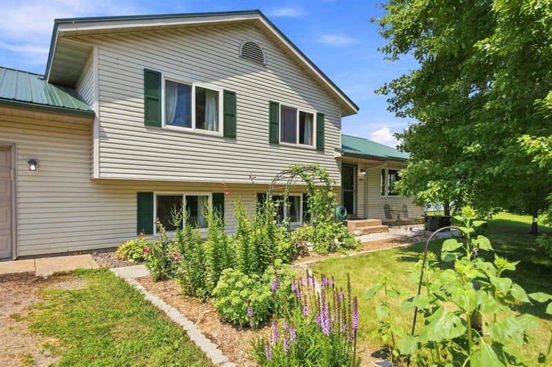 307 N East Ave, Dresser, WI 54009