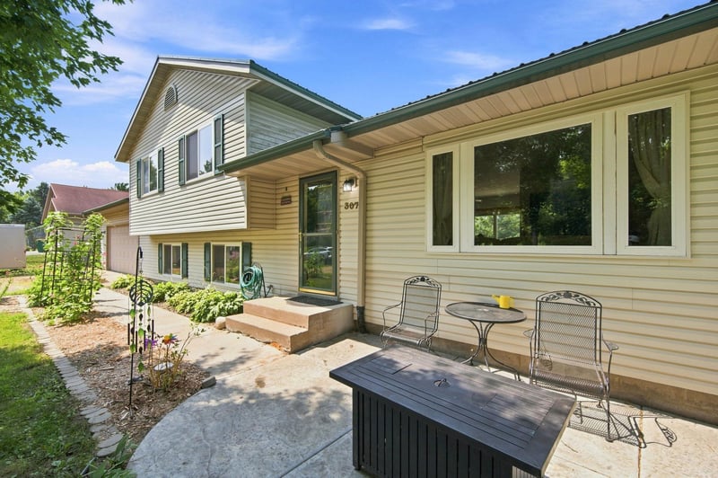 307 N East Ave, Dresser, WI 54009