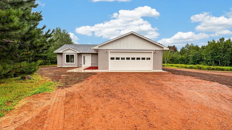 1350 Carriage Hill Dr, Hinckley, MN 55037