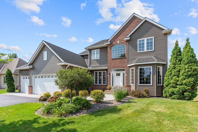 1126 Hudson Trl, Lino Lakes, MN 55038