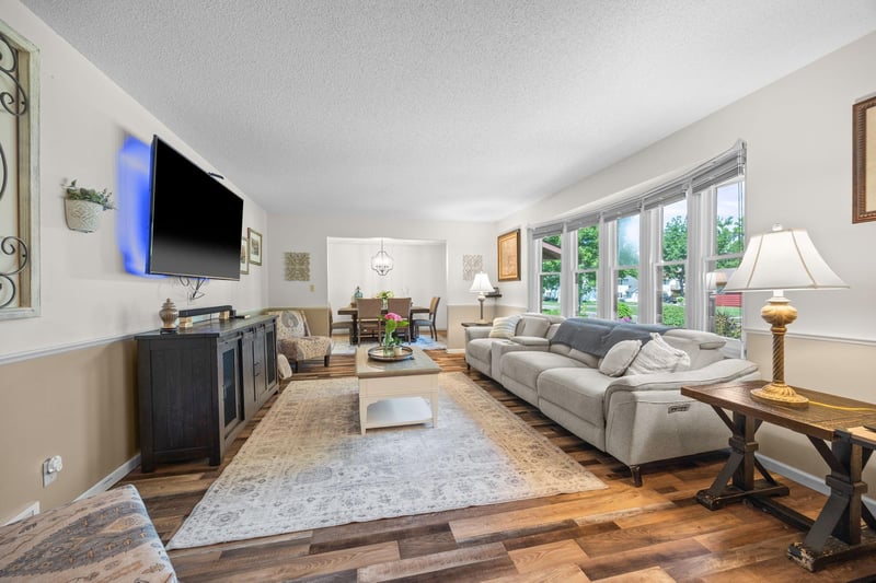 830 Reeds Ln, Glencoe, MN 55336