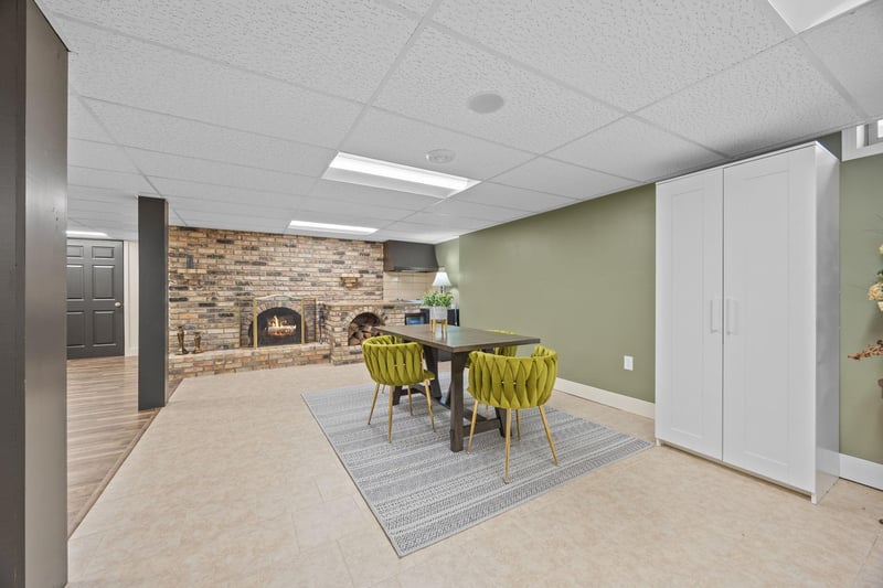 830 Reeds Ln, Glencoe, MN 55336