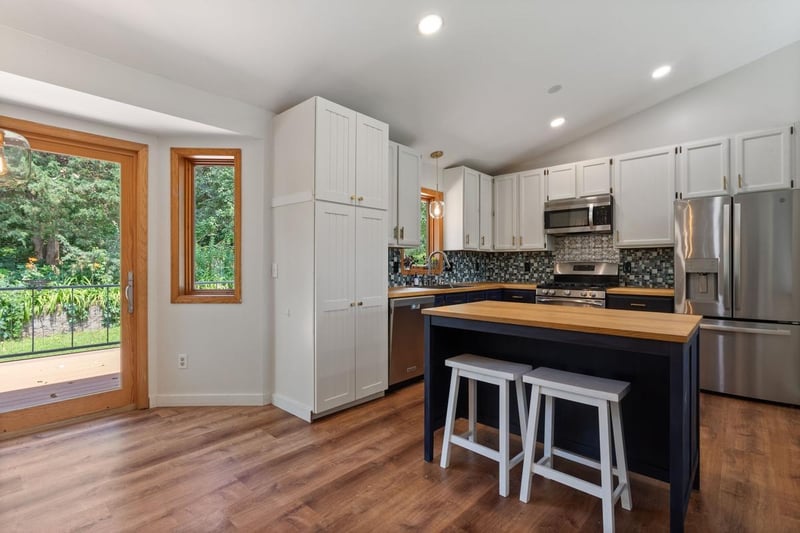 2455 Queensport Rd, Woodbury, MN 55125