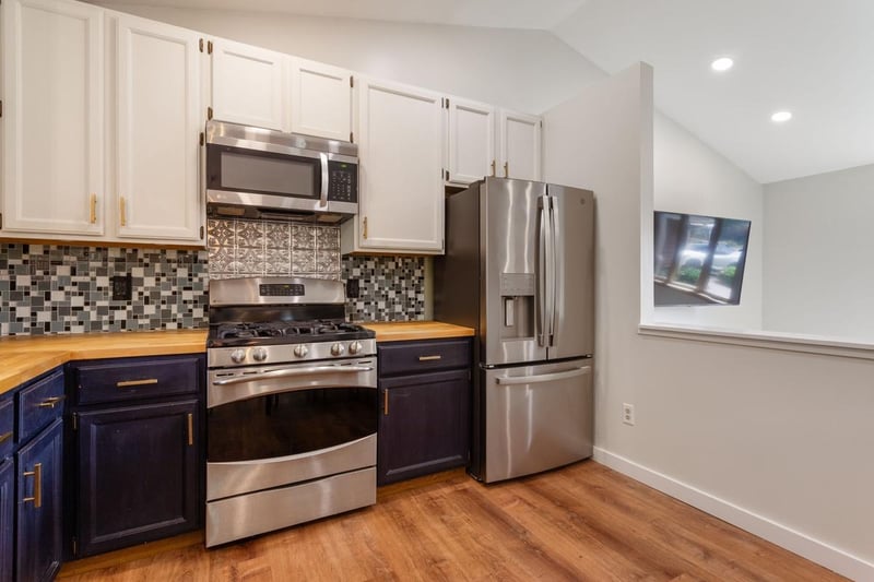 2455 Queensport Rd, Woodbury, MN 55125