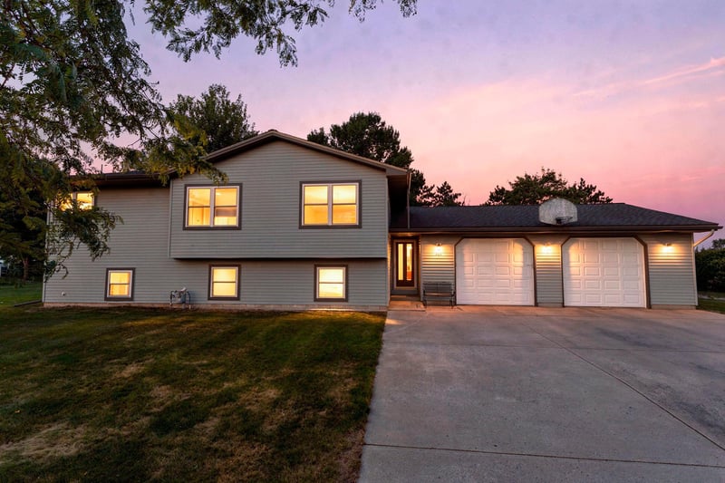 705 N Estates Ave, Litchfield, MN 55355