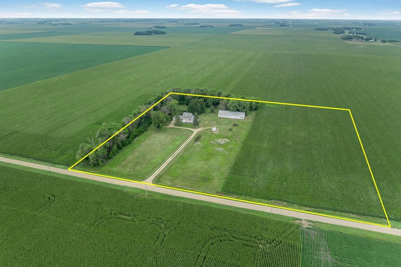 34700 130th St, Dundee, MN 56131