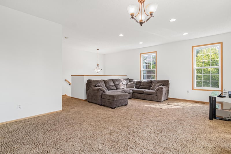 15871 Freedom Ln, Apple Valley, MN 55124