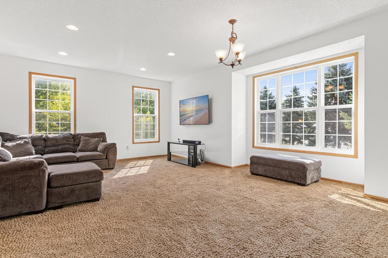 15871 Freedom Ln, Apple Valley, MN 55124