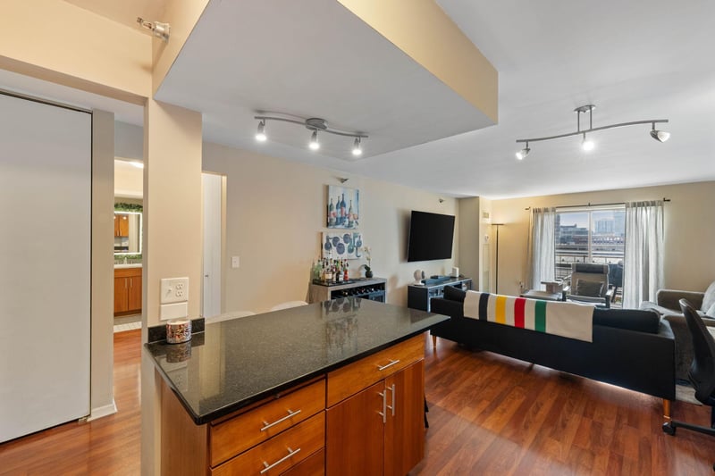 401 S 1st St #708, Minneapolis, MN 55401