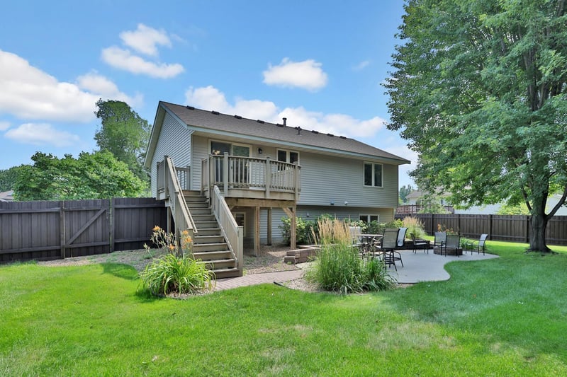 1098 Heather Dr, Woodbury, MN 55129
