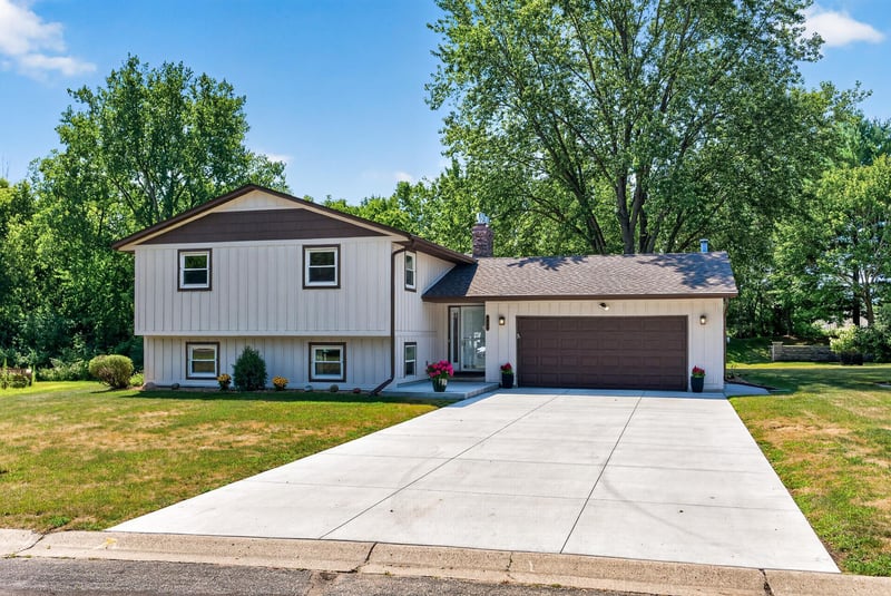 460 Hawes Ave, Vadnais Heights, MN 55127