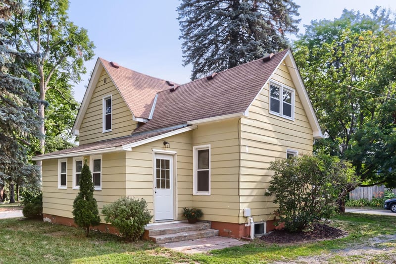 156 6th St NW, Forest Lake, MN 55025