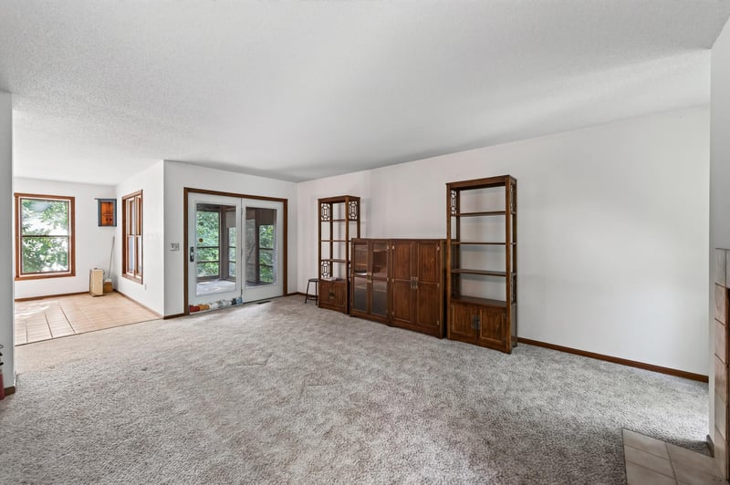 2597 Hayward Ave N, Oakdale, MN 55128