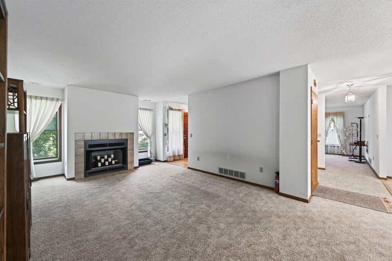 2597 Hayward Ave N, Oakdale, MN 55128