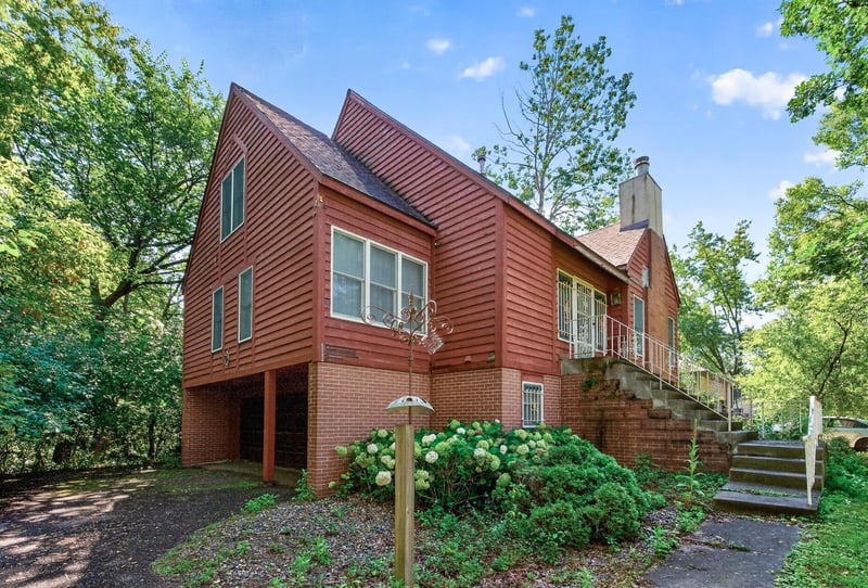 2597 Hayward Ave N, Oakdale, MN 55128