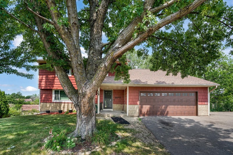 2477 Brenner Ave E, Maplewood, MN 55109