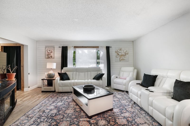 2477 Brenner Ave E, Maplewood, MN 55109