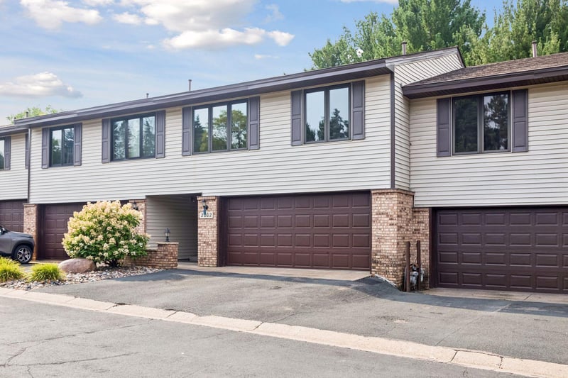 2002 Mesabi Ave E, Maplewood, MN 55109