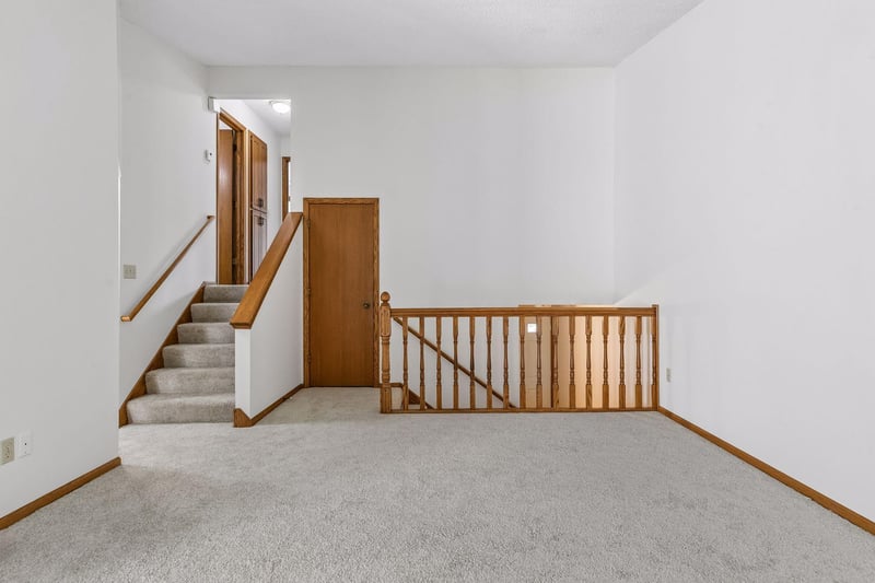 2002 Mesabi Ave E, Maplewood, MN 55109