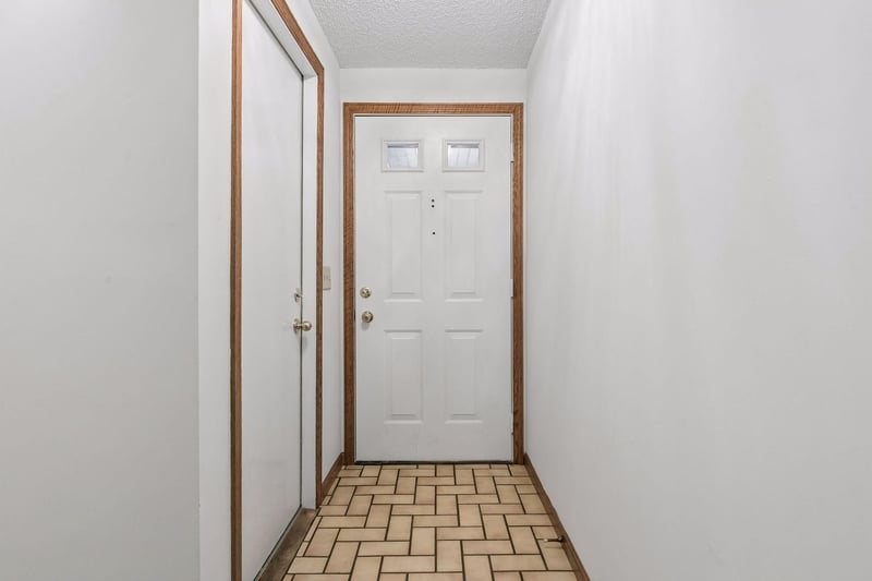 2002 Mesabi Ave E, Maplewood, MN 55109