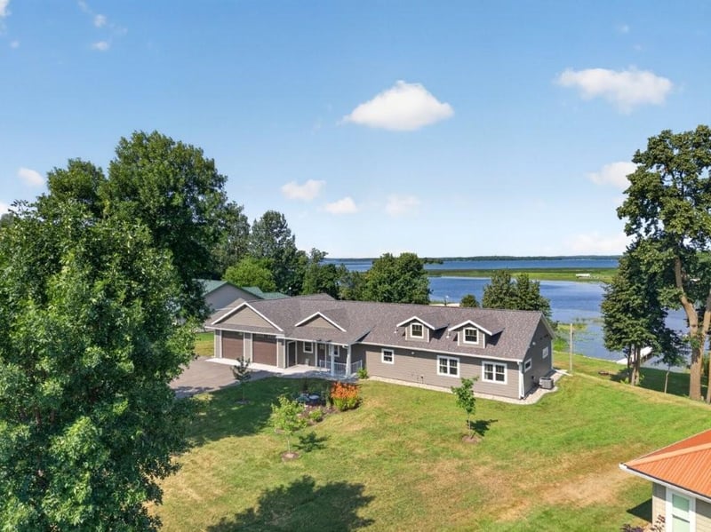 34081 390th St, Dent, MN 56528