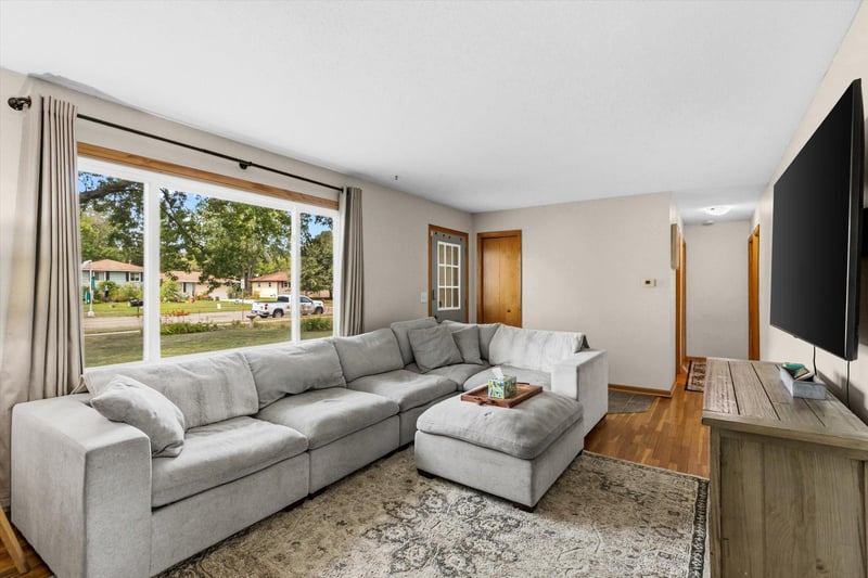 16546 Flagstaff Ave W, Rosemount, MN 55068