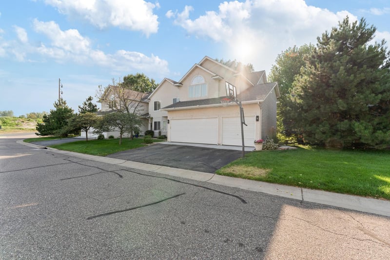 1517 Deerwood Bend, Eagan, MN 55122