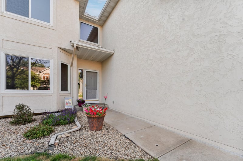 1517 Deerwood Bend, Eagan, MN 55122