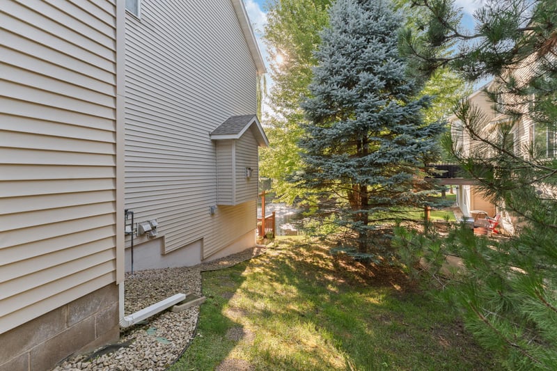 1517 Deerwood Bend, Eagan, MN 55122