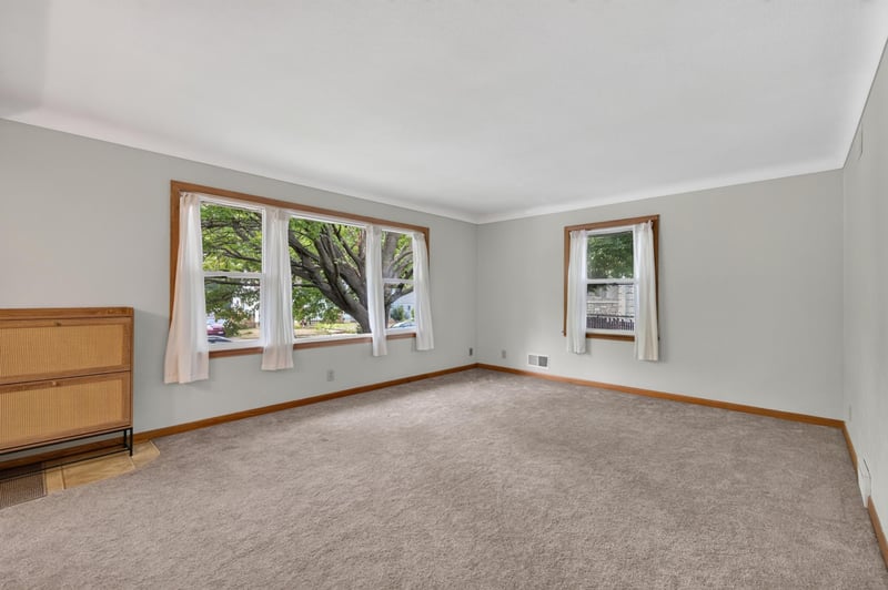 2093 Sherwood Ave, Saint Paul, MN 55119