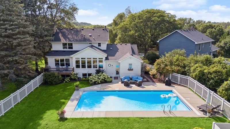 210 Piedmont Ct, Chanhassen, MN 55317