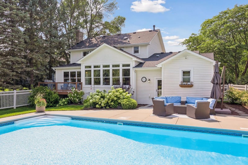 210 Piedmont Ct, Chanhassen, MN 55317